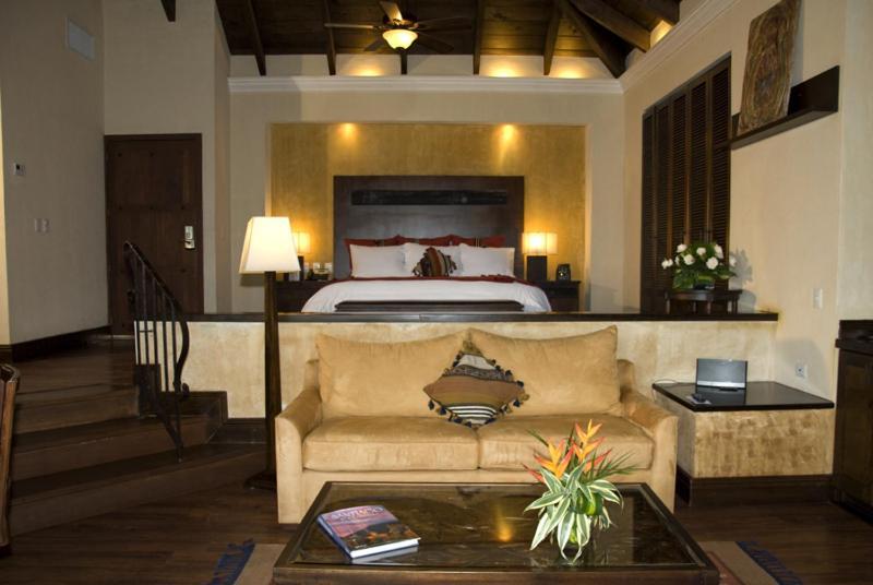 Hotel La Reunion Golf Resort And Residences Antigua Eksteriør bilde