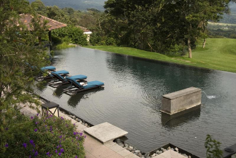 Hotel La Reunion Golf Resort And Residences Antigua Eksteriør bilde