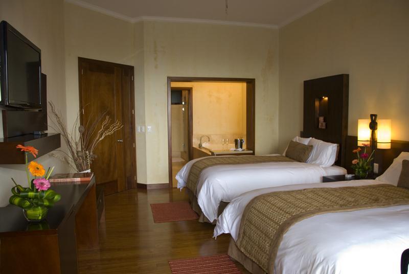 Hotel La Reunion Golf Resort And Residences Antigua Eksteriør bilde