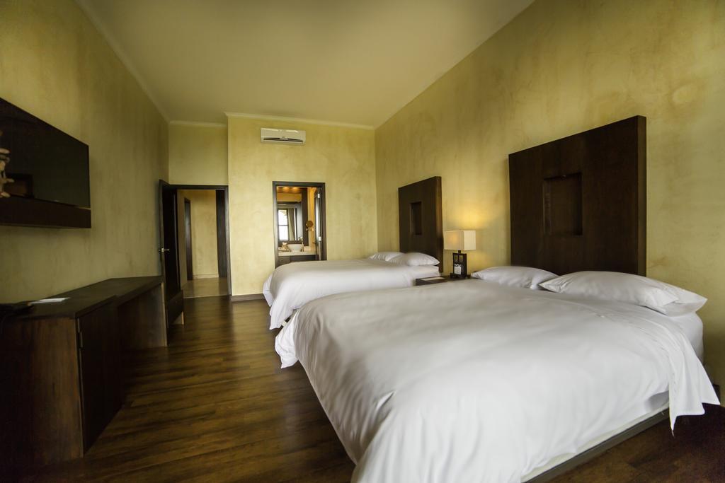 Hotel La Reunion Golf Resort And Residences Antigua Eksteriør bilde