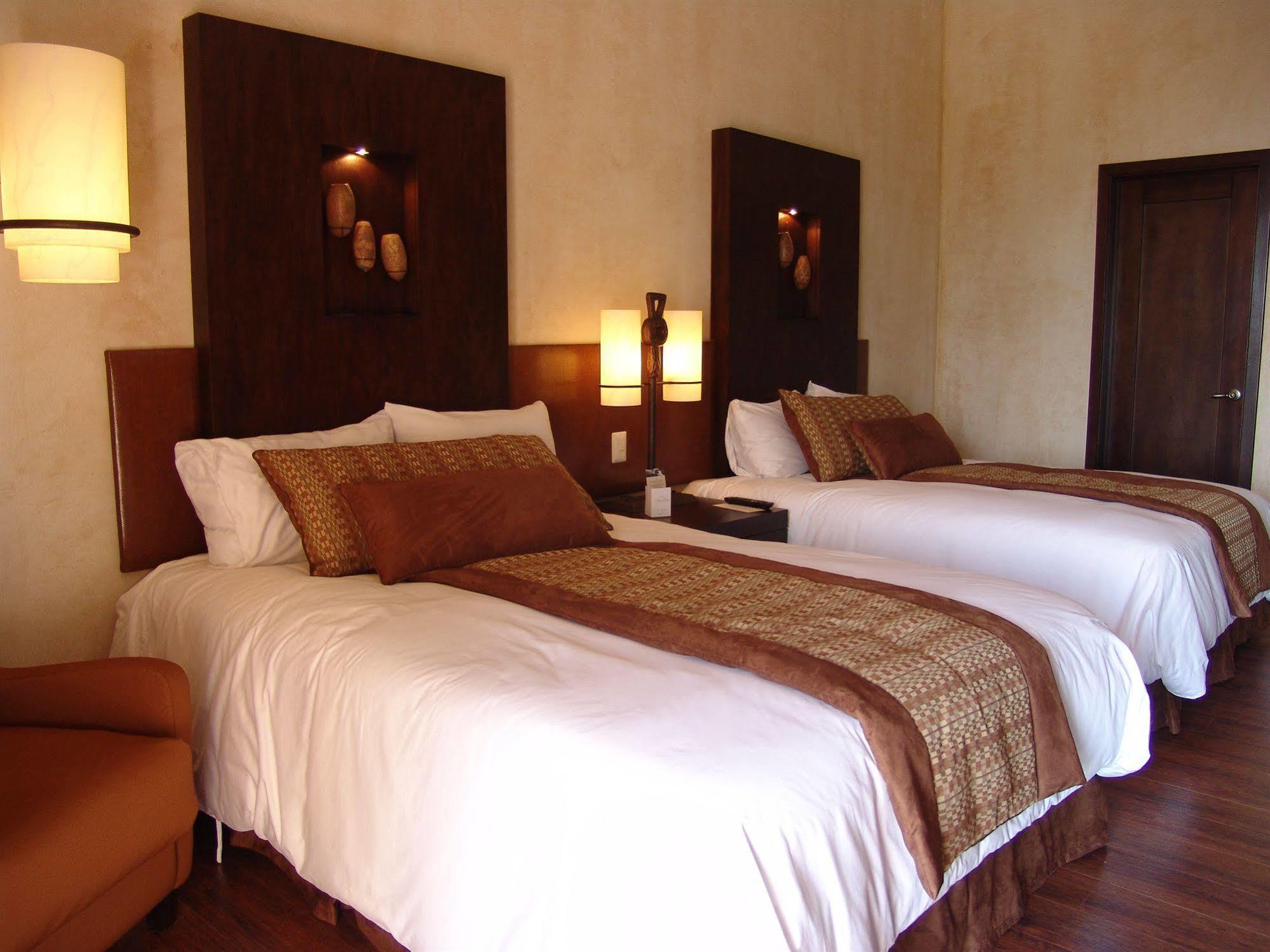 Hotel La Reunion Golf Resort And Residences Antigua Eksteriør bilde